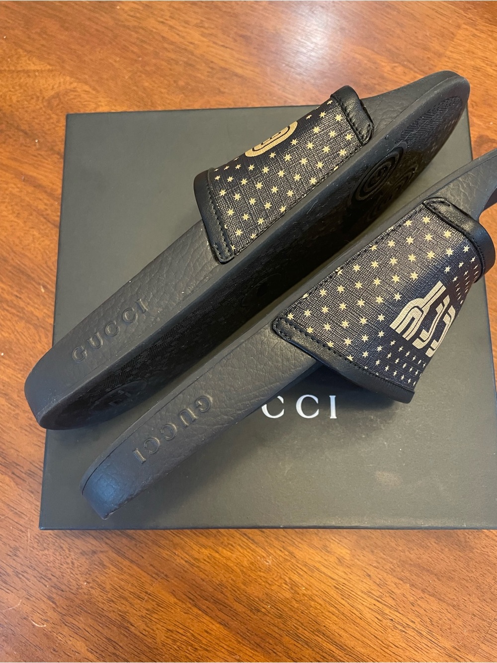 GUCCI~519996 “Guccy” Slides, Black/Gold, Unisex - Picture 3 of 7